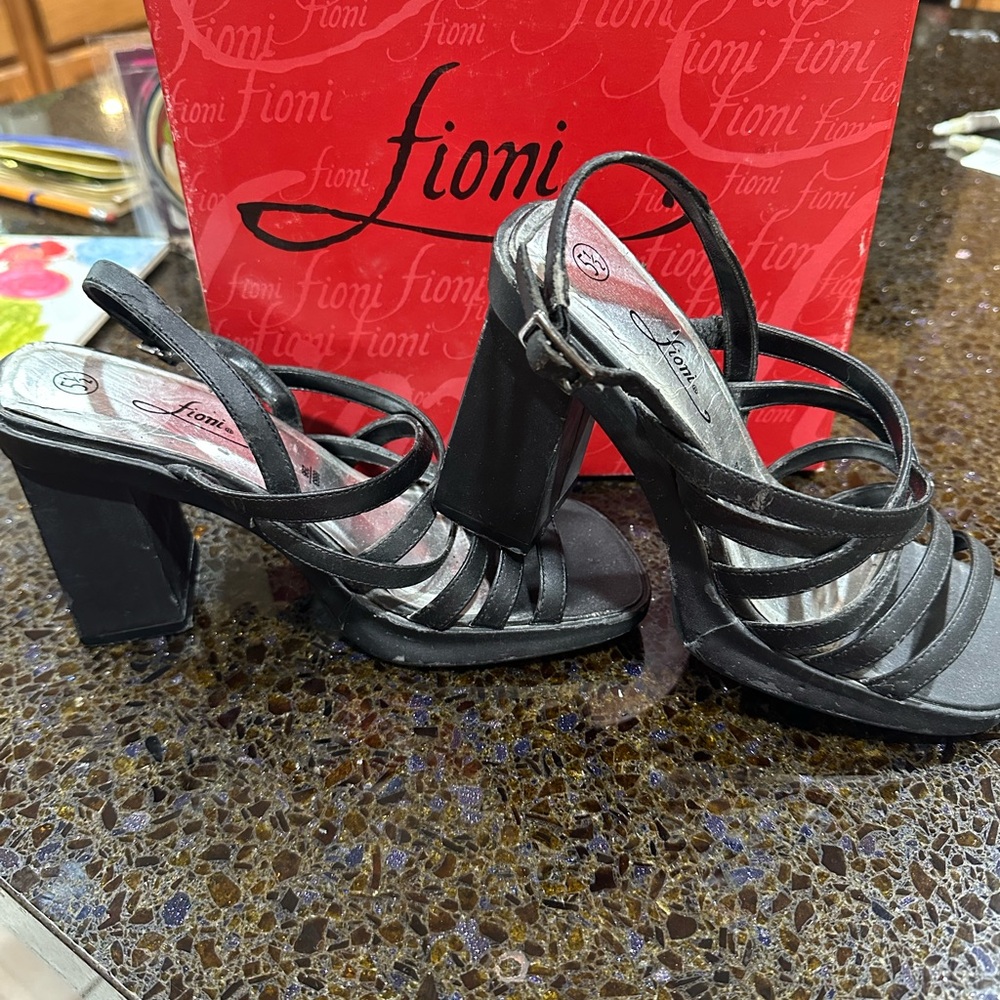 FIONI | Black Strappy 4 inch platform Block Heels | size: 5 1/2